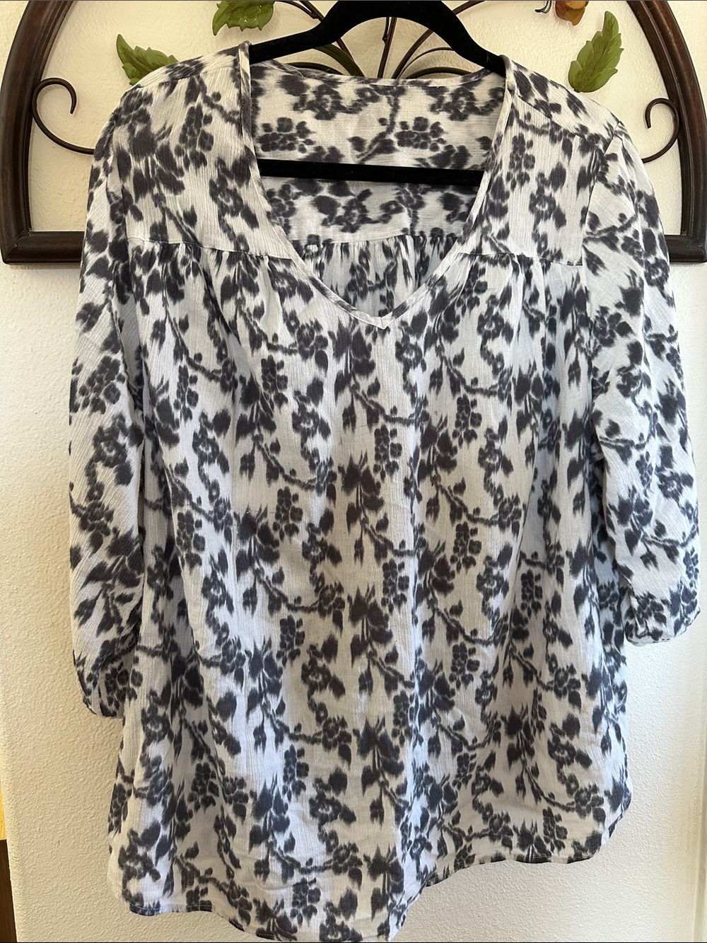 St. John's Bay White and Black Floral V-Neck cotton blouse